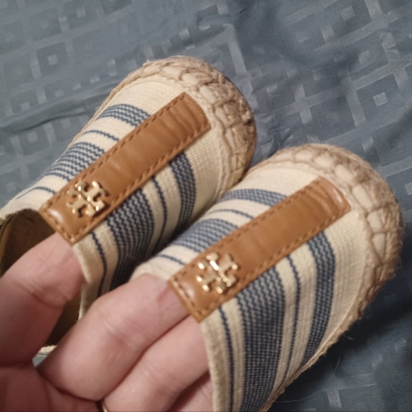 Shoes - Picture 2 of 6